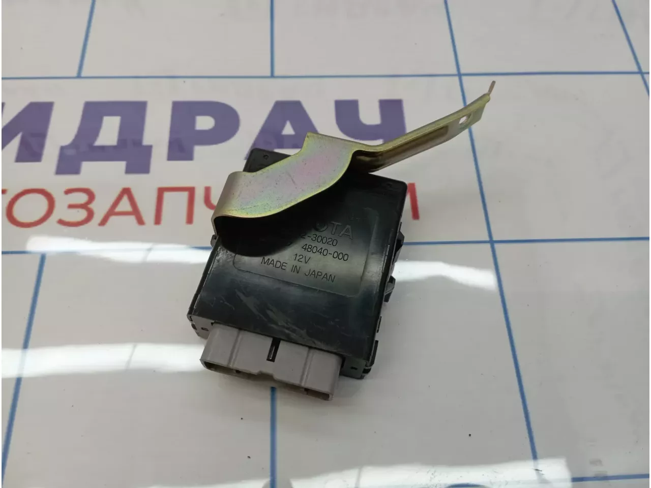 Реле света фар Toyota Land Cruiser (J100) 82642-30020